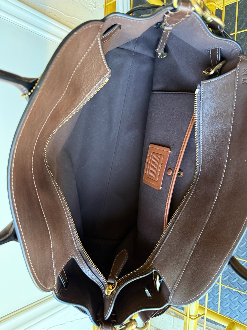 Coach Soft Empire Carryall 40 Brown Satchel Like New - Picture 5 of 5